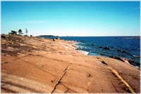 Lounaismyrskyjen tasoittamaa kalliota